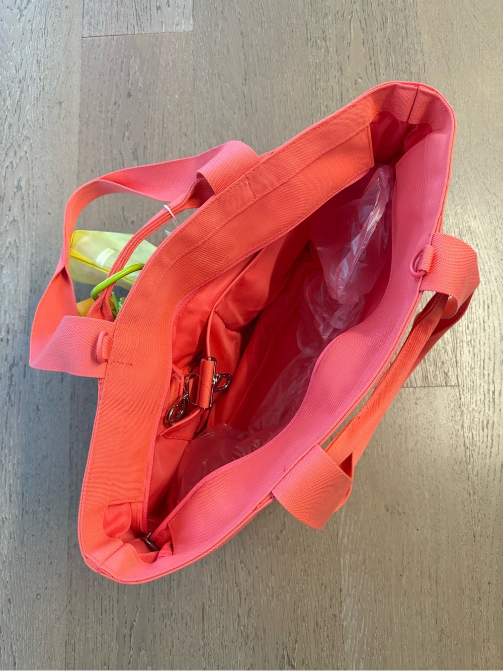 BEIS x Poppi The Travel Tote in Fruit Punch NWT - Picture 2 of 6